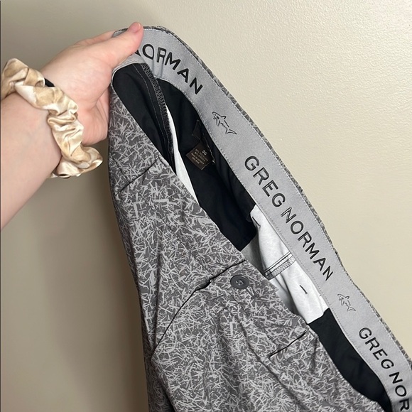 Greg Norman Men's Gray Patterned Shorts 36 - Picture 8 of 8